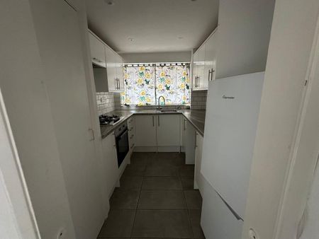 4 bedroom semi-detached house to rent - Photo 5