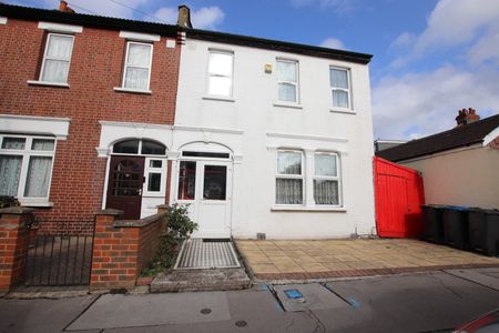 3 Bed Semi-Detached House, Weybridge Road, CR7 - Photo 3