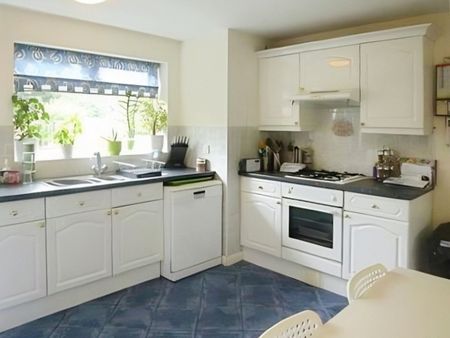 3 bedroom House To Let - Photo 5