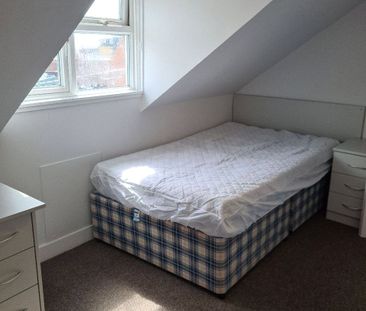 4 bedroom terraced house to rent - Photo 2