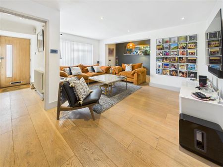 4 bedroom semi-detached house to rent - Photo 2