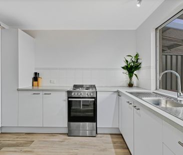 Easy Coastal Living, Moments to Mudjimba Beach! - Photo 2