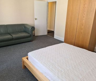 3 bedroom apartment to rent - Photo 1