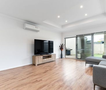 Modern 4 bedder! - Photo 3