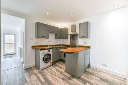 3 bedroom terraced house to rent - Photo 2