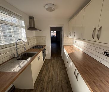 3 bedroom terraced house to rent - Photo 5