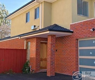 Prime Location Family Home - Photo 6