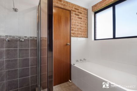 Easy-Care 2 Bedroom Duplex in a Super Convenient Location! - Photo 4