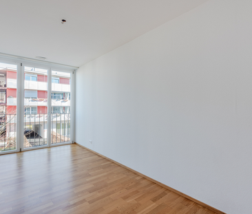 4.5-Zimmer-Wohnung mit Balkon und Einstellhallenplatz - Foto 4
