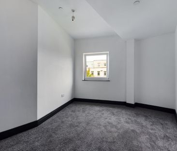 3 bedroom flat to rent - Photo 4