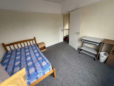Arnesby Road: Bedroom House, NG7 - Photo 3