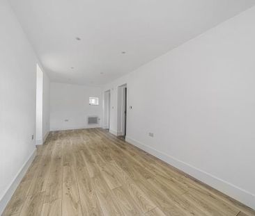 6 bedroom semi-detached house to rent - Photo 2