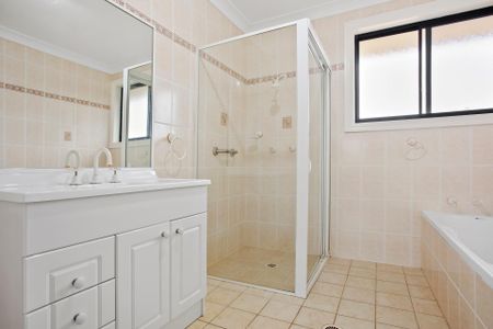 Large Townhouse moments from Bowral - Photo 3