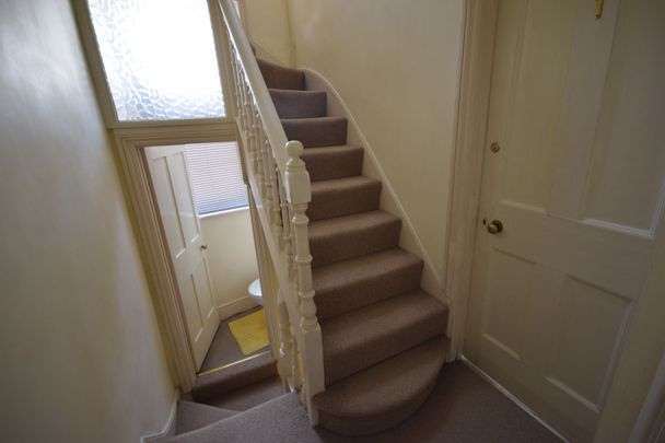 3 Bedroom House To Rent in Town Centre - £1,455 pcm Tenancy Info - Photo 1