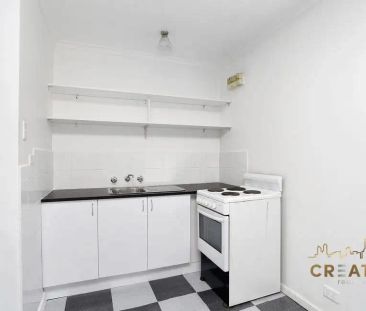 “PERFECT HOME IN ALBION” - Photo 3