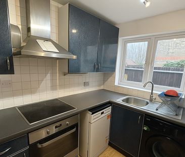 Colburn Crescent, Guildford, Surrey, GU4 - Photo 4