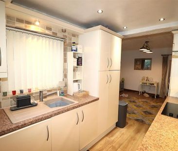 2 bedroom end of terrace house to rent - Photo 4