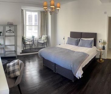 8 bedroom house of multiple occupation to rent - Photo 2