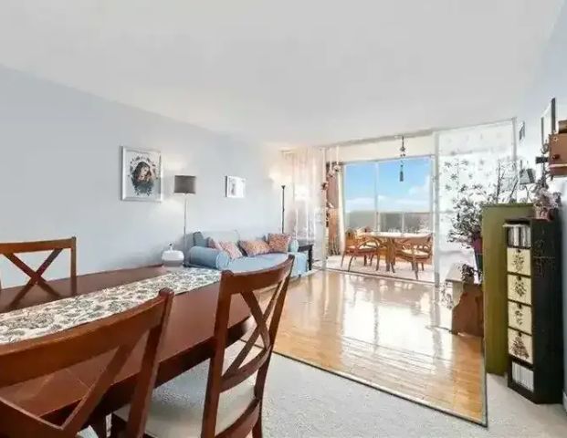Dufferin Place Spacious Apartment! | 5100 Dorchester Road, Niagara Falls - Photo 1
