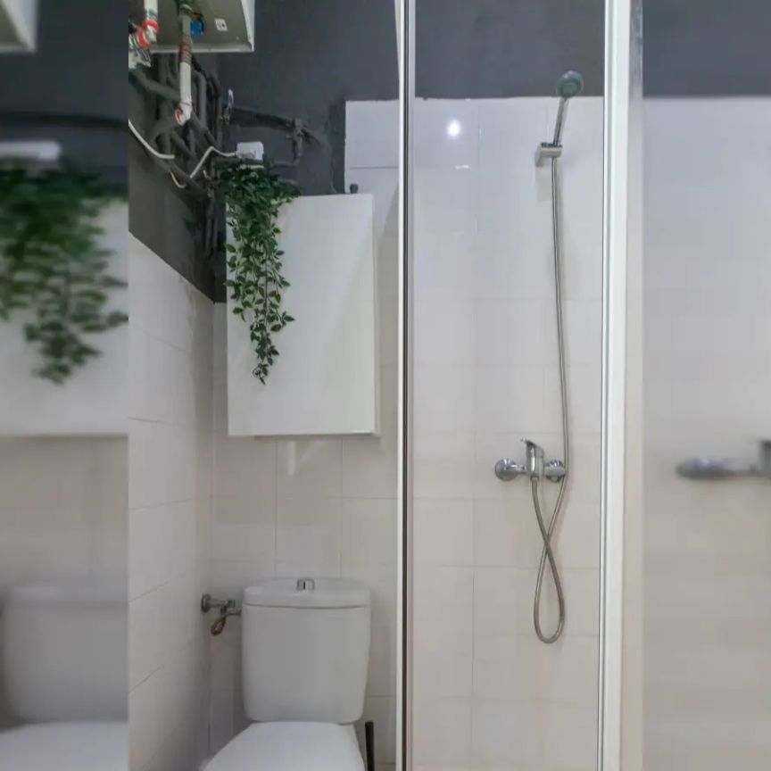 Room in a shared 8-bedroom apartment for rent in Justicia. - Foto 1