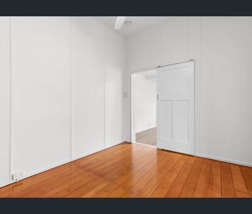 Charming Character Home in Blue-Chip East Brisbane - Photo 3