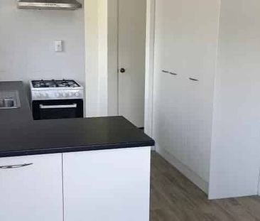 Lovely Brick and Tile Home -3 minutes walk to town - Photo 4