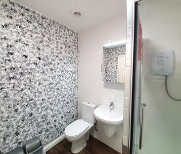 1 bedroom in a house share to rent - Photo 2