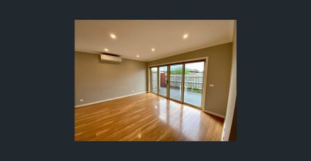 Cosy 2 Bedroom Delight - Photo 3