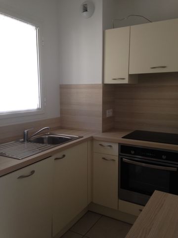 Location Appartement 3 pièces 56m² ST LAURENT DU VAR 06700 - Photo 2