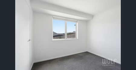 The Perfect Blend Of Comfort & Style! - Photo 3