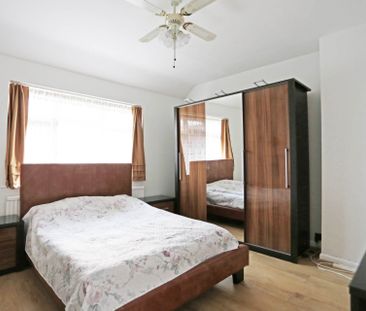 Price £1,900 pcm - Available Now - Unfurnished - Photo 3