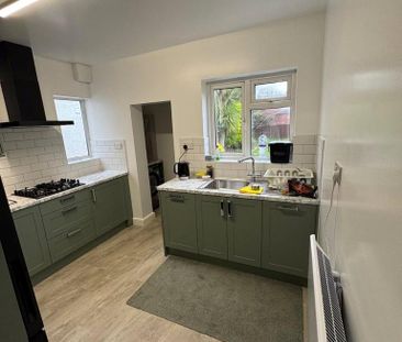 6 bedroom semi-detached house to rent - Photo 5