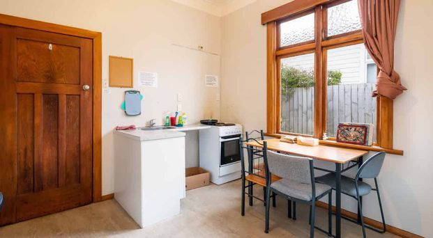 Cornhill Street - Available 2026 - Internet Included - Fully Furnished - Photo 1