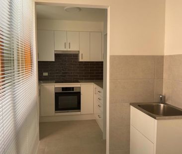 Ideal 2 Bedroom Cottage with New Kitchen & Bathroom - Photo 6