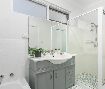 Contemporary Family-Sized Townhouse with Exceptional Convenience - Photo 6