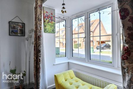 4 bedroom semi-detached house to rent - Photo 3