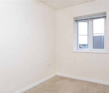 A well presented 4 bedroom semi-detached unfurnished property withi... - Photo 1