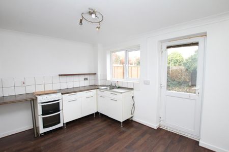 2 bedroom terraced house to rent - Photo 3