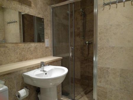 5 bedroom detached house to rent - Photo 2