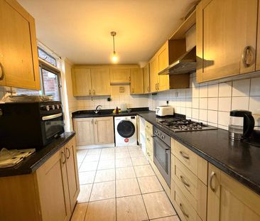 Four bedroom house ideal for working families- 2550 pcm - Photo 1