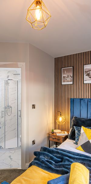6 BED 4 ENSUITE 2 STUDIO HMO - Photo 1