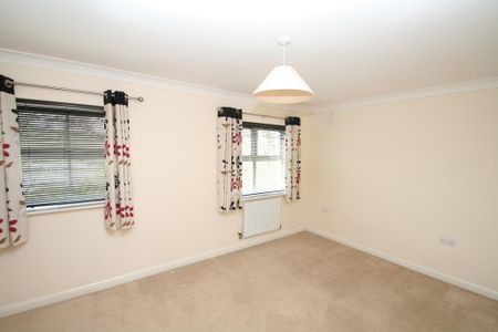 4 bedroom end of terrace house to rent - Photo 5