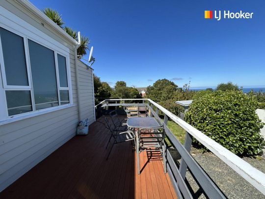 Modern in Mornington - Photo 1