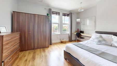 1 bedroom in a house share to rent - Photo 4