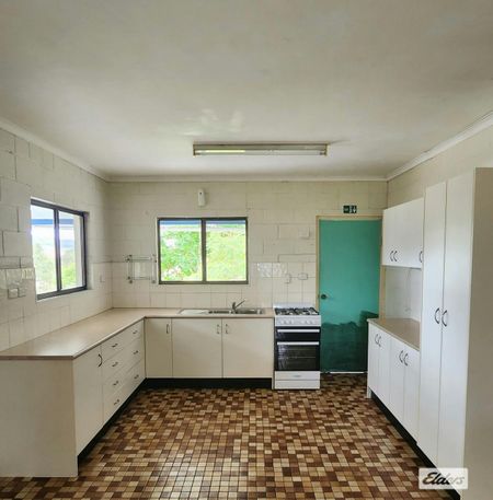 Neat and Tidy 2 bedroom home with rumpus - Photo 4