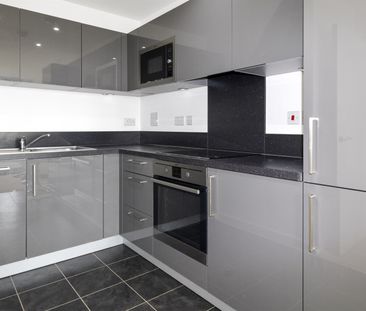 Apartment to Rent: Waterside Heights, Booth Road, E16 - Photo 4