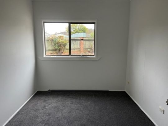 Tidy 2 bedroom cottage close to CBD - Photo 1