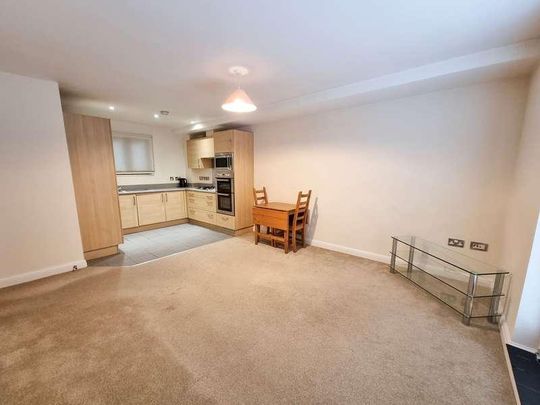 Abbey End, Kenilworth, CV8 - Photo 1