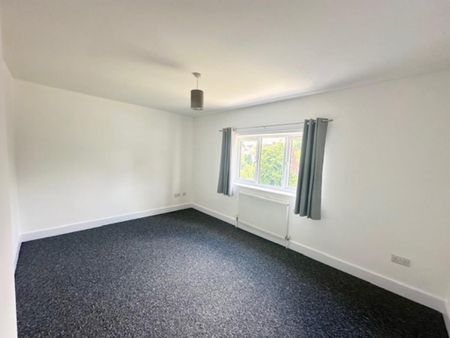 2 bedroom end of terrace house to rent - Photo 5