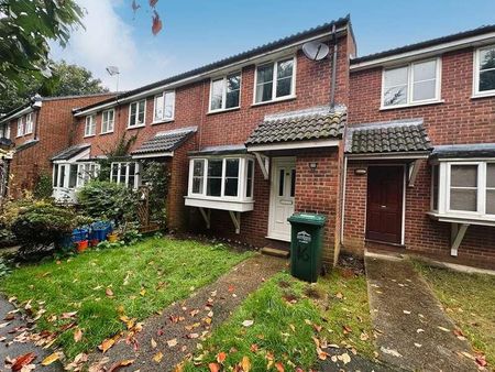 Bramley Close, Staines-upon-thames, TW18 - Photo 2